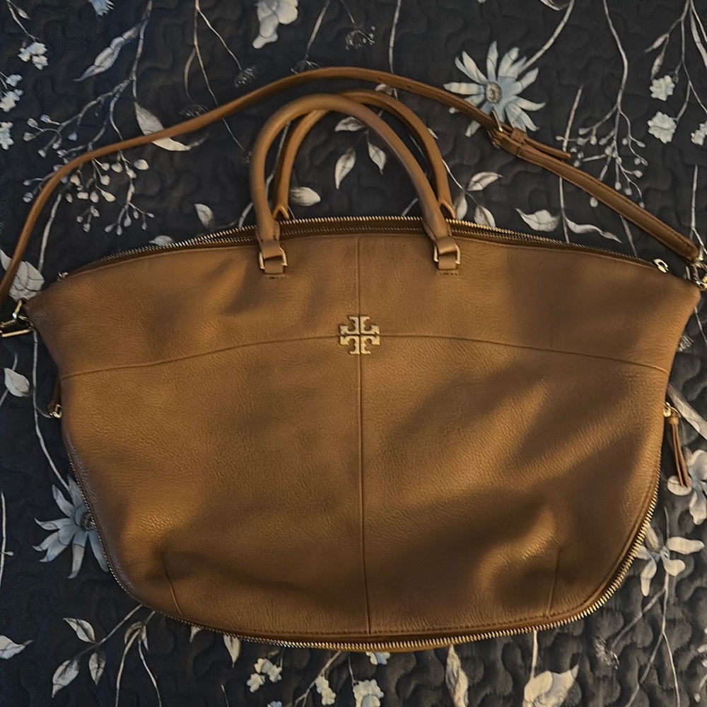 Tory Burch crossbody/ shoulder bag I’m sure of the style name.